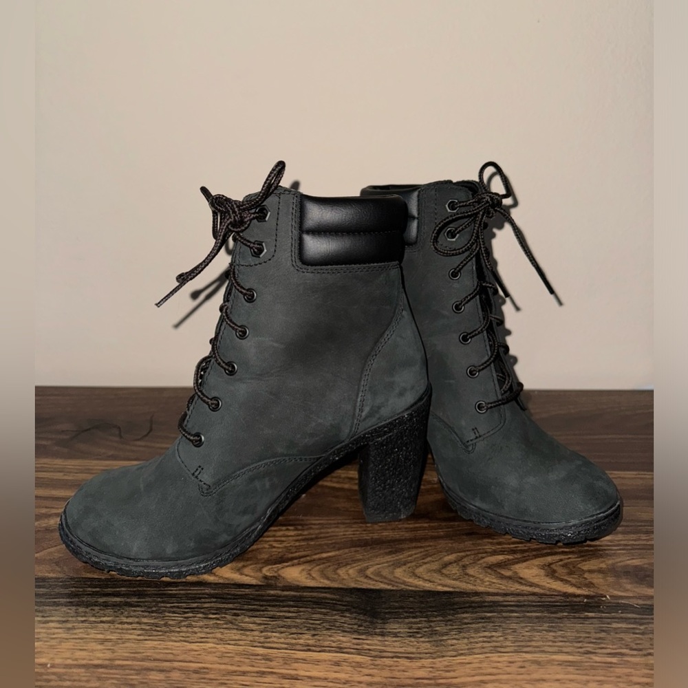 Worn Once Women’s 6 Black Timberland Heels